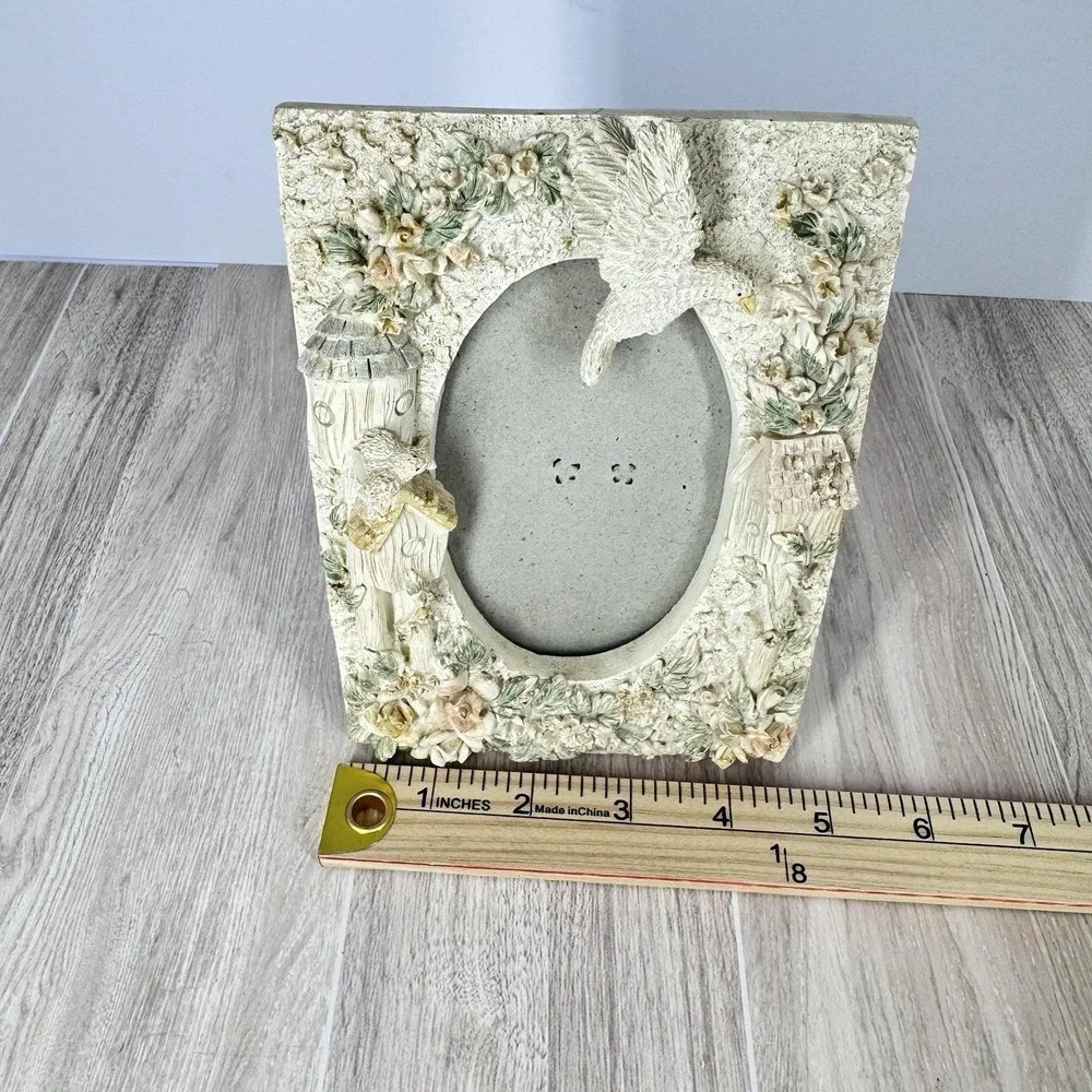 Cottage Bird Floral Picture Frame Oval Photo Opening Resin‎ Cottagecore Decor